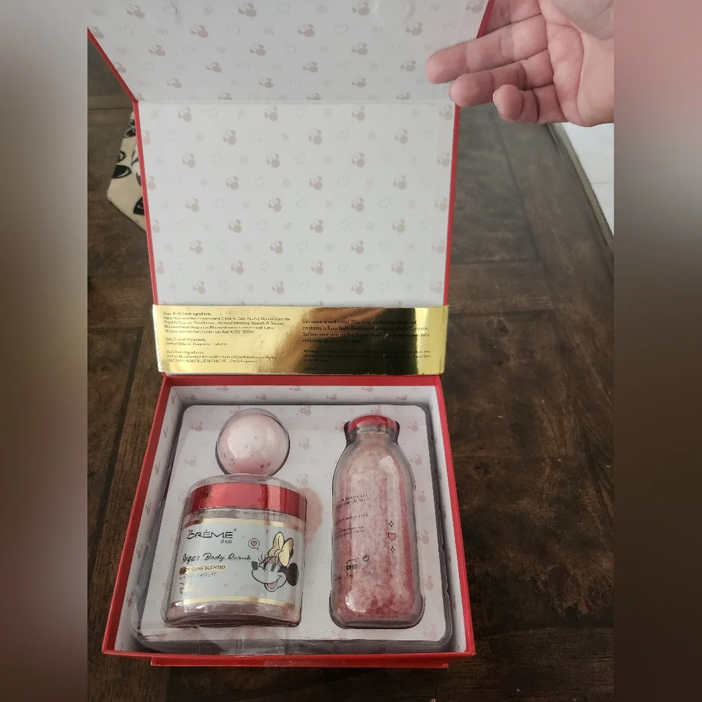 The Crème Shop Bath Sweetheart Spa Set NEW